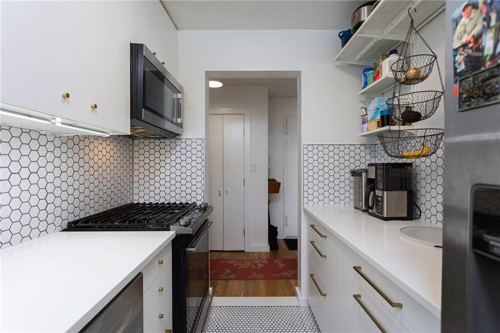 415 Beverley Road, Unit 6R Brooklyn, NY 11218 - Photo 5 of 12 Gallery Image 5