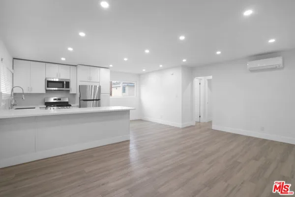 $2,500 | 11347 Emelita Street, Unit 6, North Hollywood, CA 91601