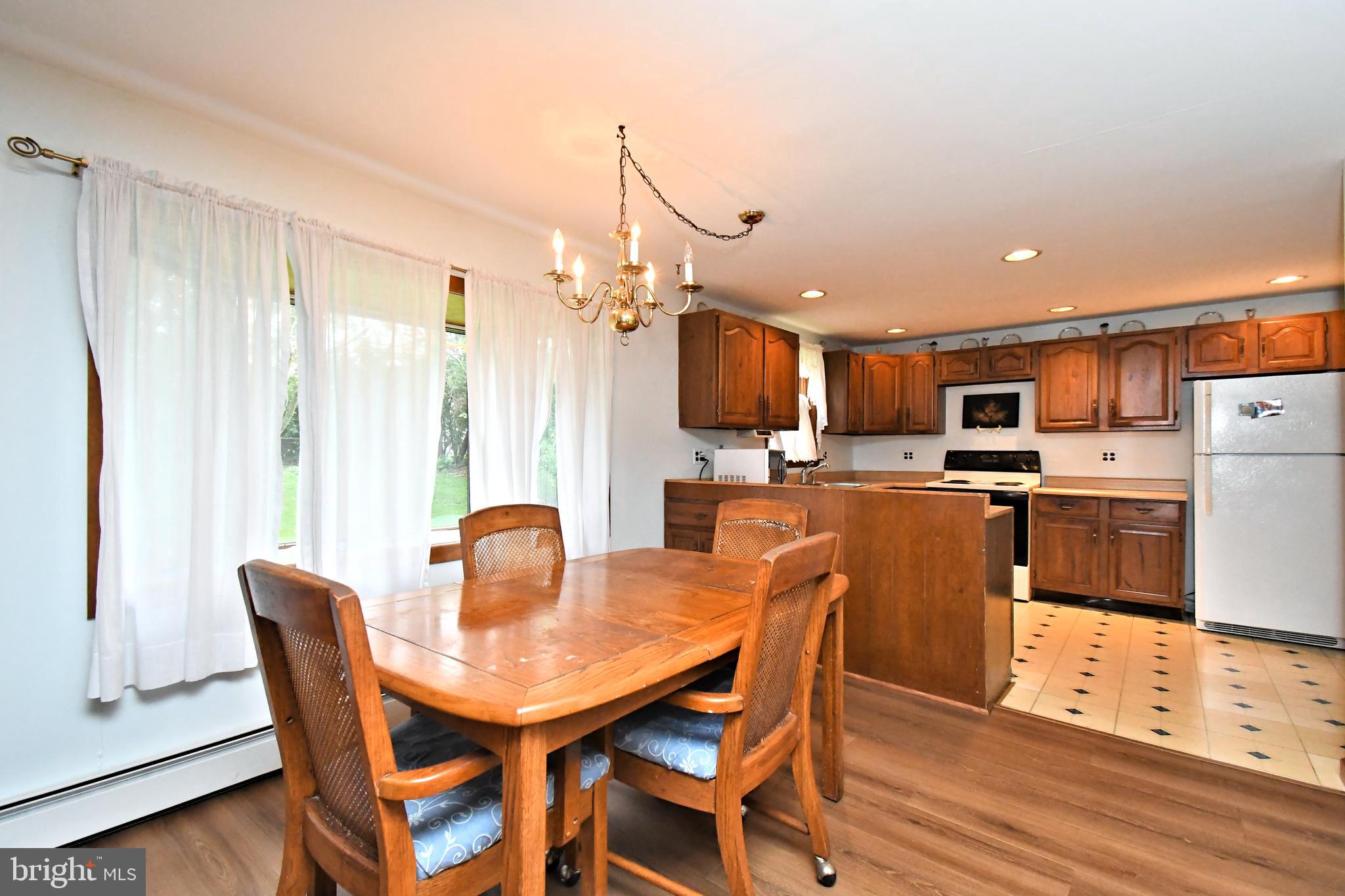 500 Burton Road Oreland, PA 19075 - Photo 21 of 54 Dining Area