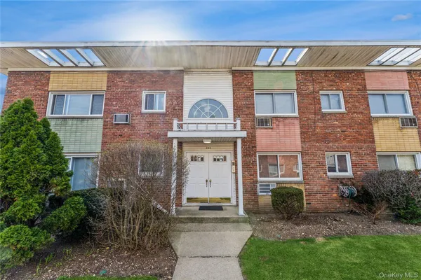 $389,000 | 269 North Newbridge Road, Unit 2B, Levittown, NY 11756