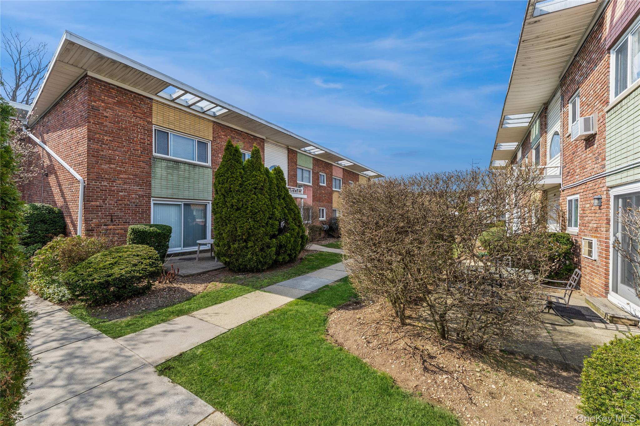 269 North Newbridge Road, Unit 2B Levittown, NY 11756 - Photo 13 of 16