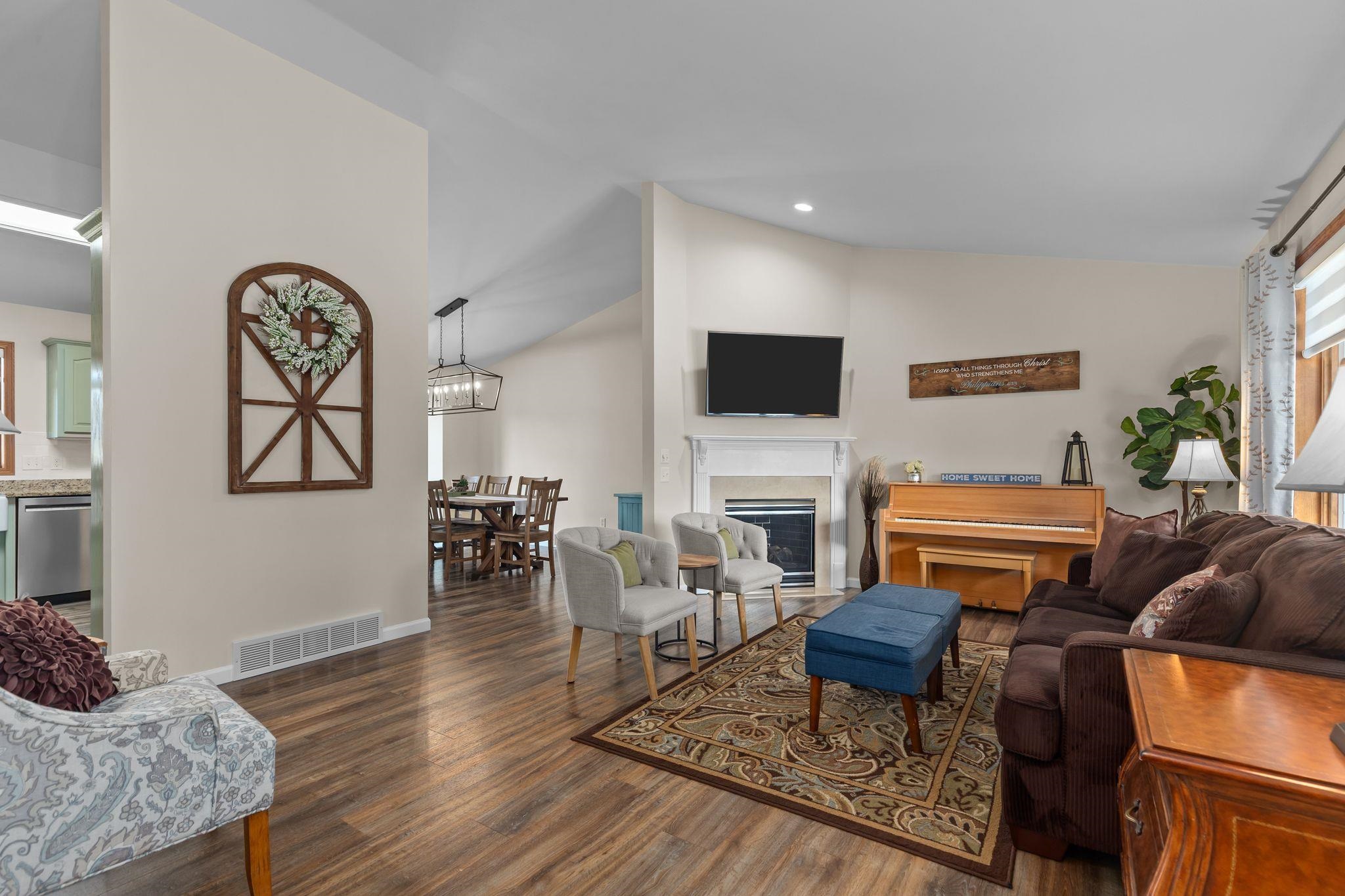 W5609 Jochmann Drive Appleton, WI 54915 - Photo 4 of 61