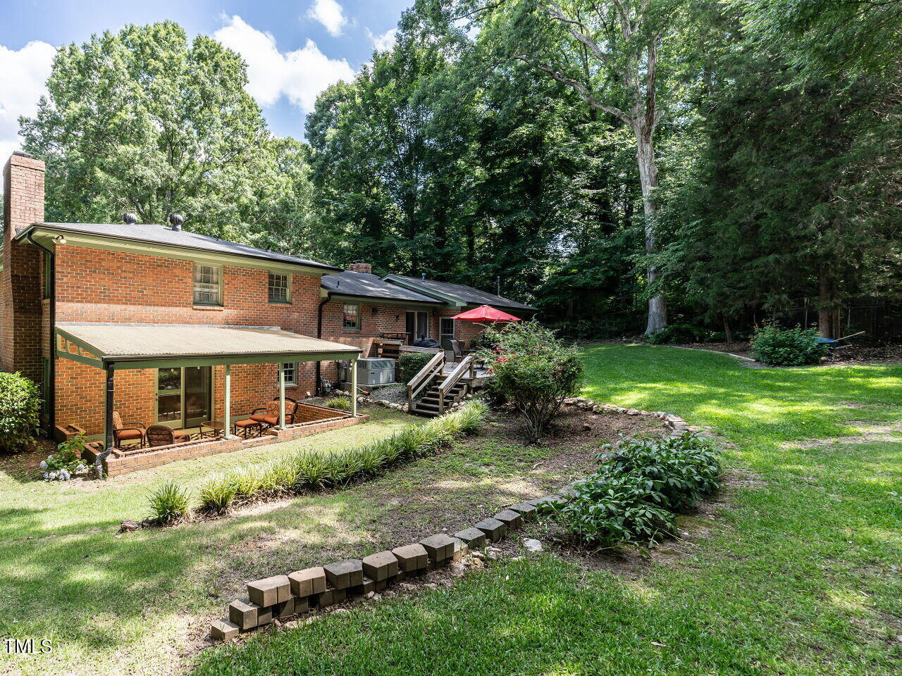 1713 Medfield Road Raleigh, NC 27607 - Photo 35 of 41 044-1280x960-backyard