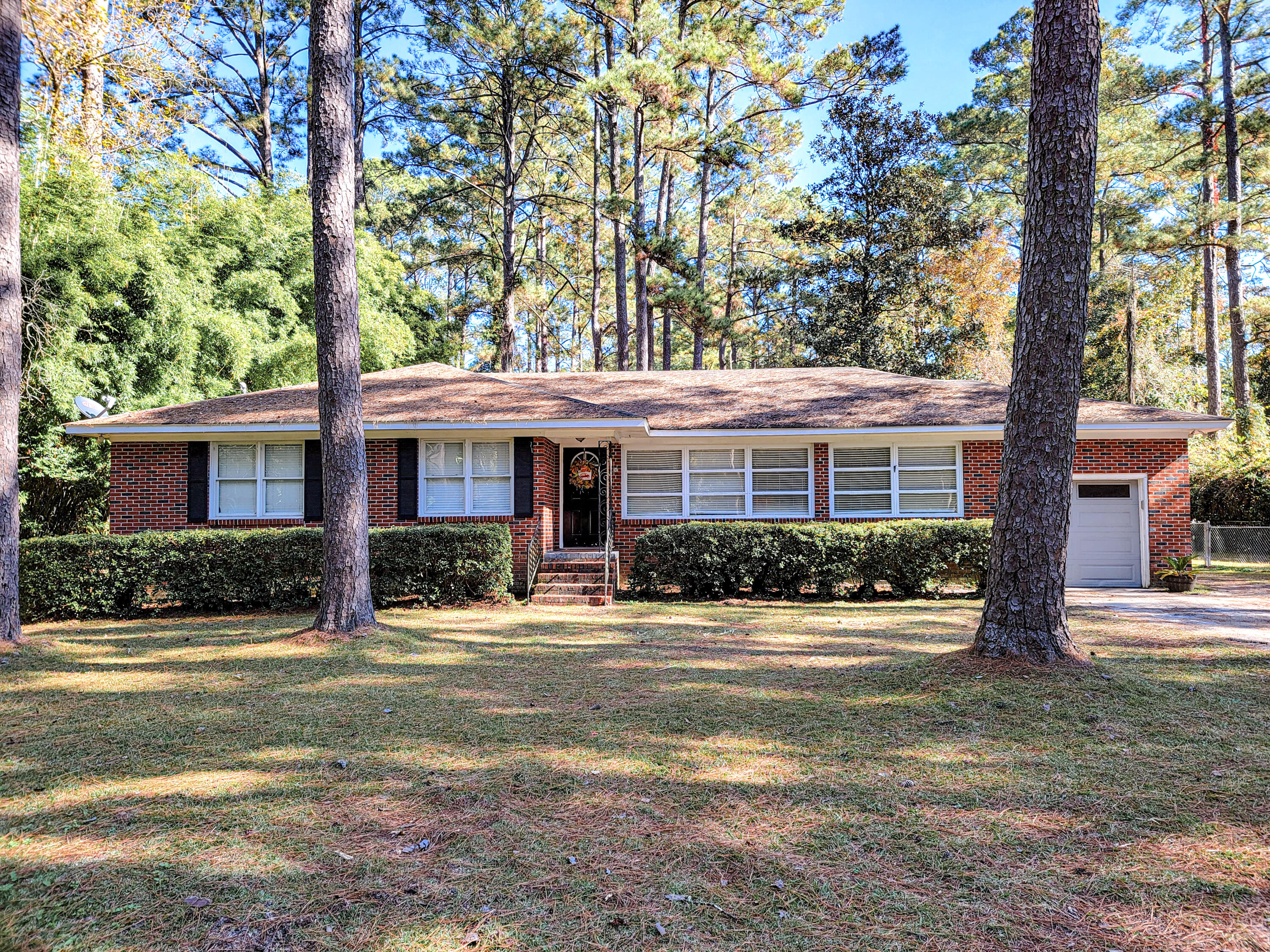 311 Overhill Road Walterboro, SC 29488 - Photo 3 of 55 20211116_110921
