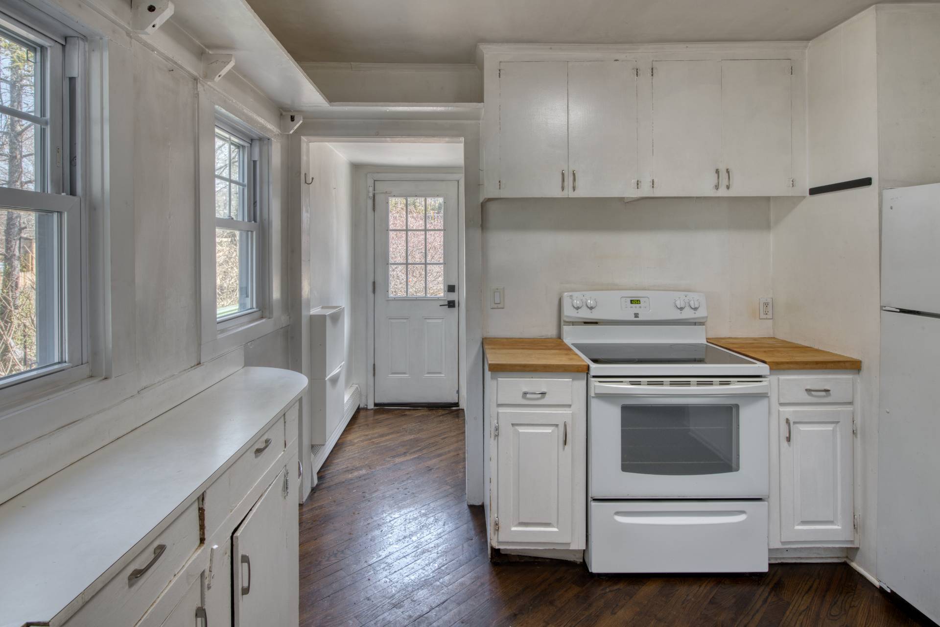 205 Little Fresh Pond Road Southampton, NY 11968 - Photo 7 of 20 a kitchen with a stove and a sink