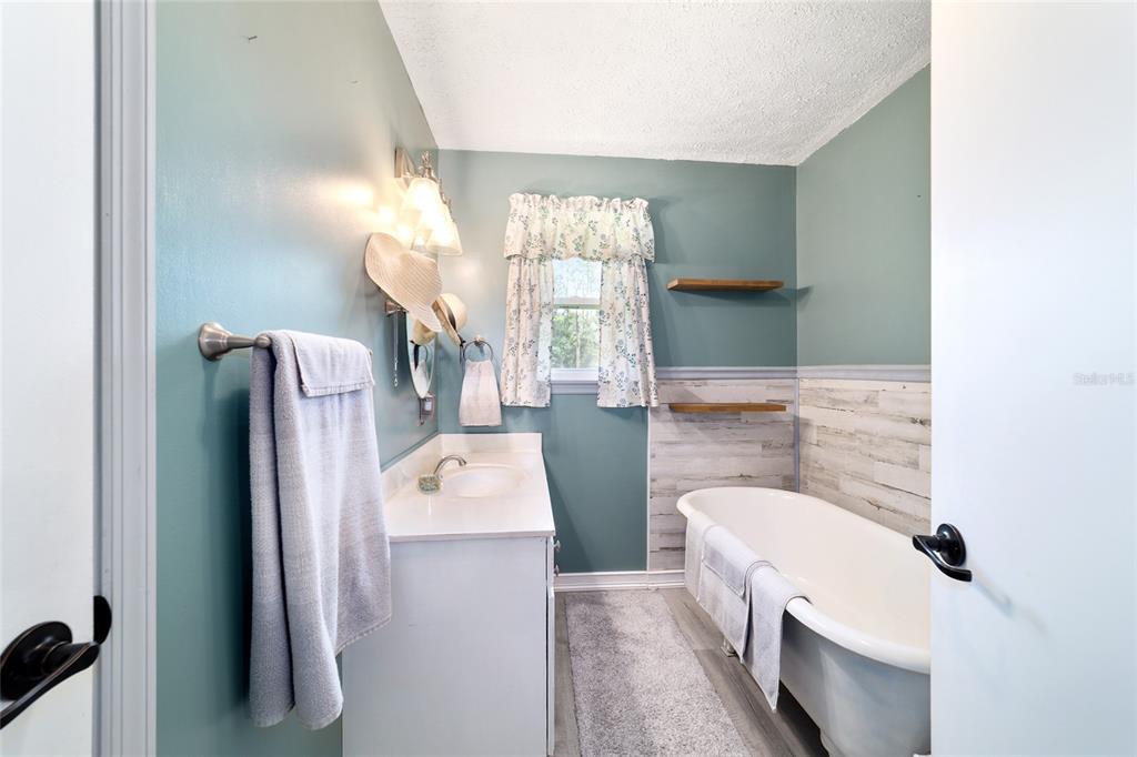15755 Southwest 90th Avenue Dunnellon, FL 34432 - Photo 27 of 55 a bathroom with a sink a toilet and shower