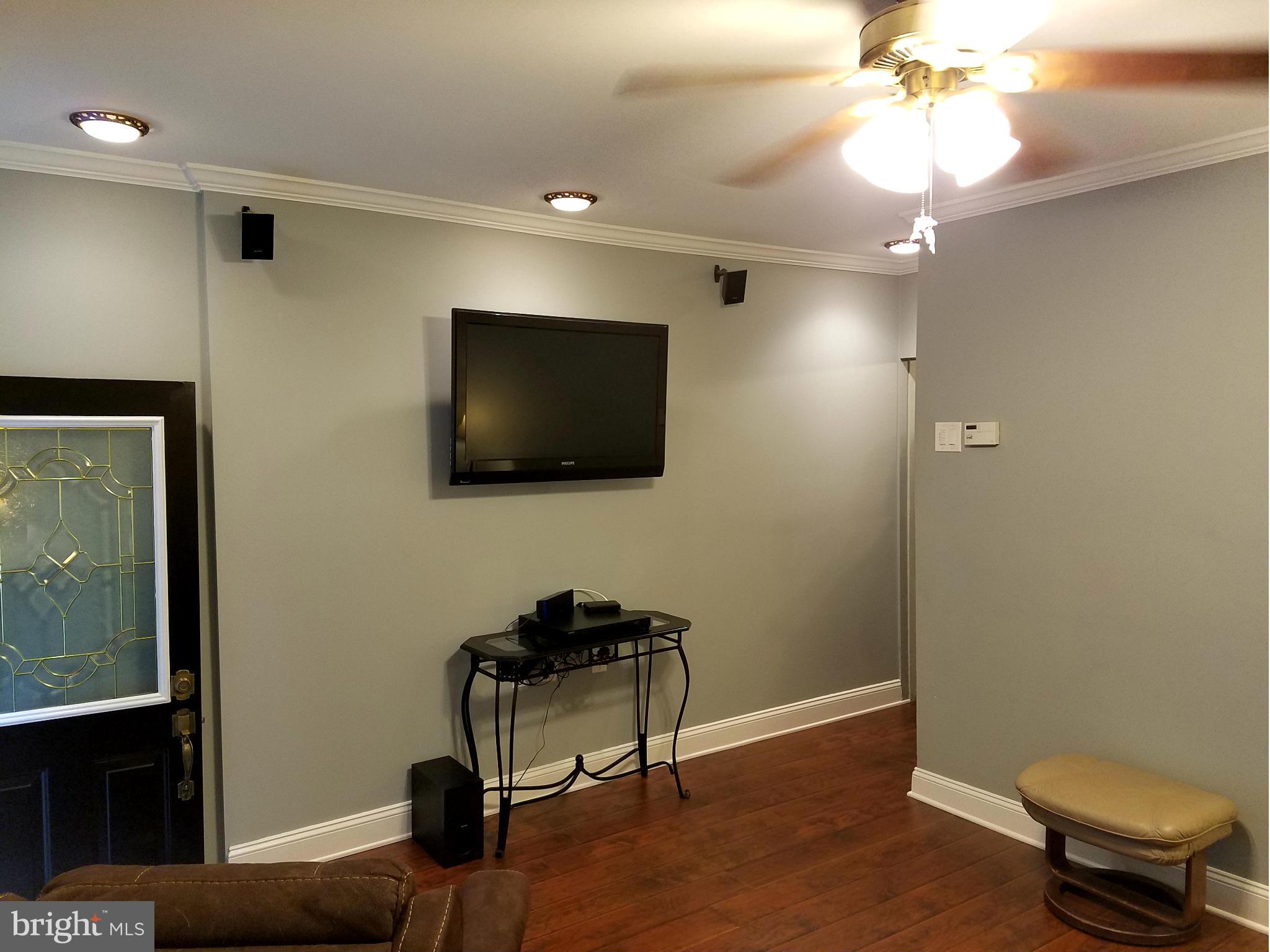 3009 Keswick Road Baltimore, MD 21211 - Photo 3 of 28 Living Room