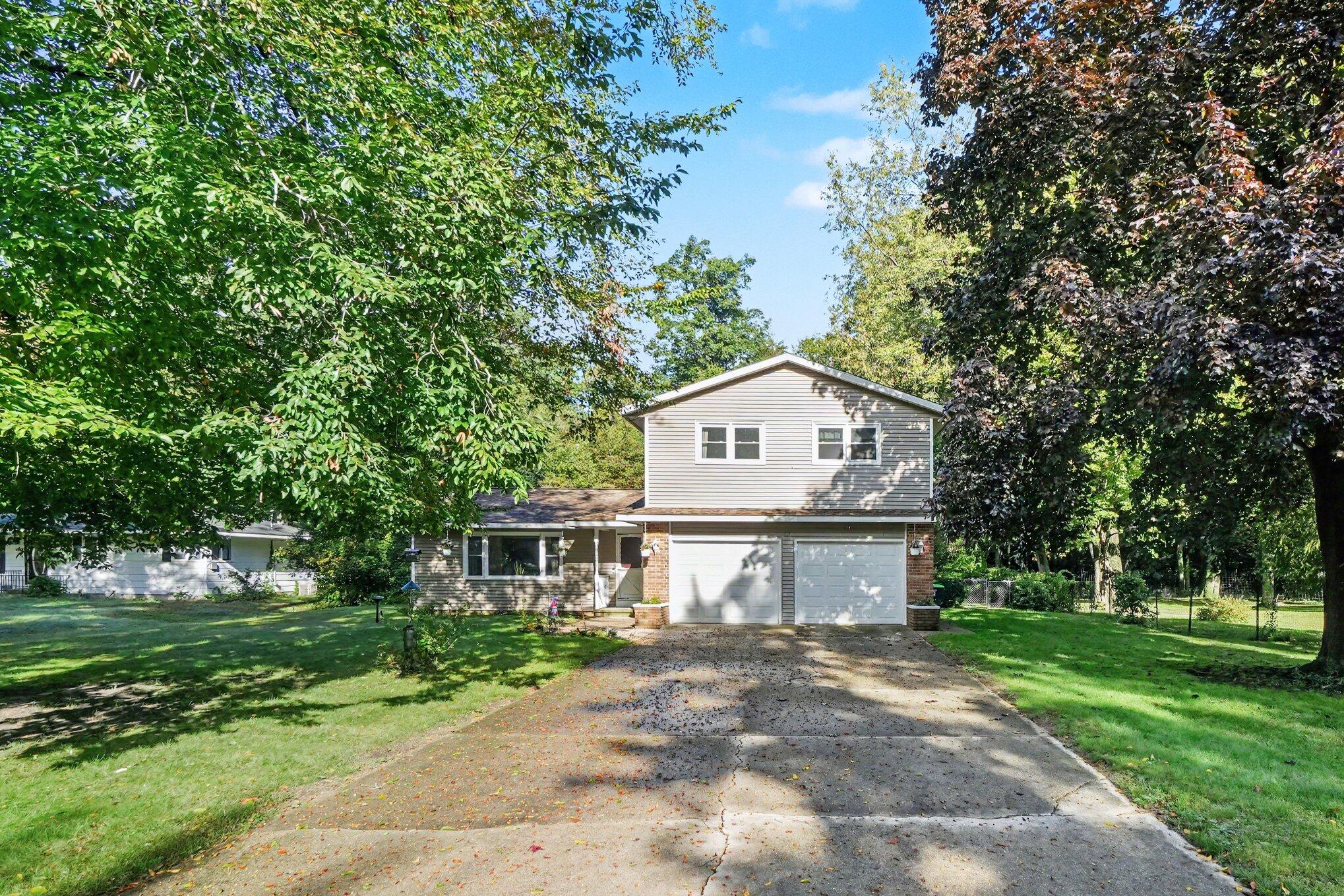 37 South Bear Lake Road Muskegon, MI 49445 - Photo 1 of 33 002_file_3726
