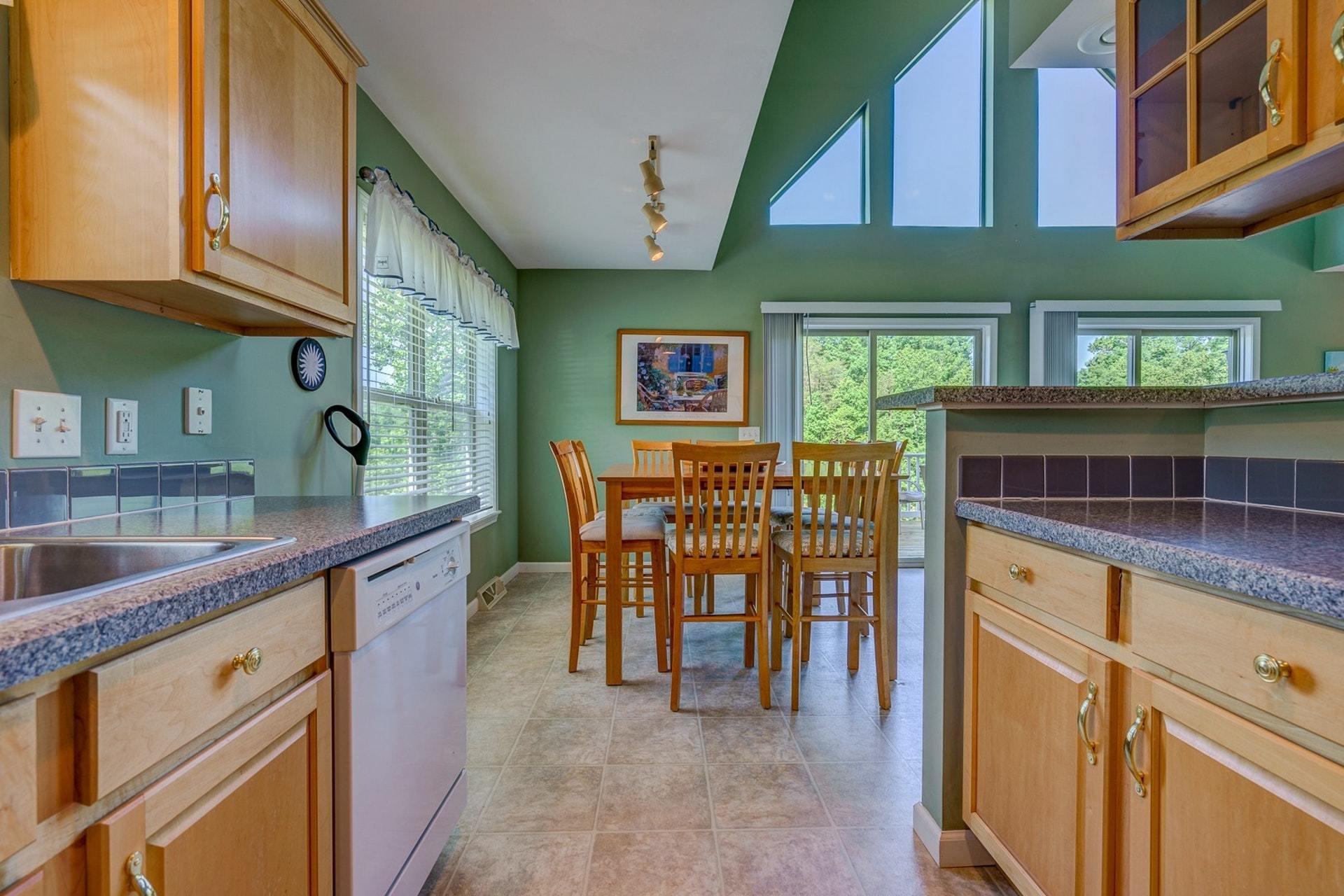 137 Thunder Ridge Road Huddleston, VA 24104 - Photo 12 of 54 010-312785-137 Thunder Ridge Road 08_77