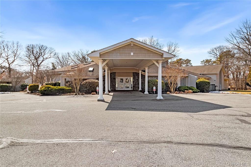 1407 Middle Road, Unit 91 Calverton, NY 11933 - Photo 4 of 9 Clubhouse