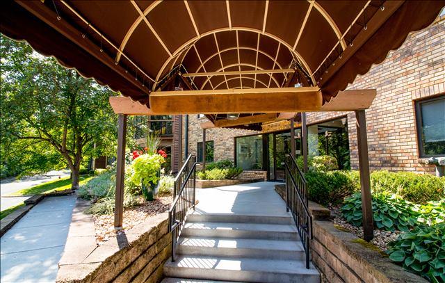 6085 Rowland Road, Unit 303 Minnetonka, MN 55343 - Photo 3 of 26 Gallery Image 3