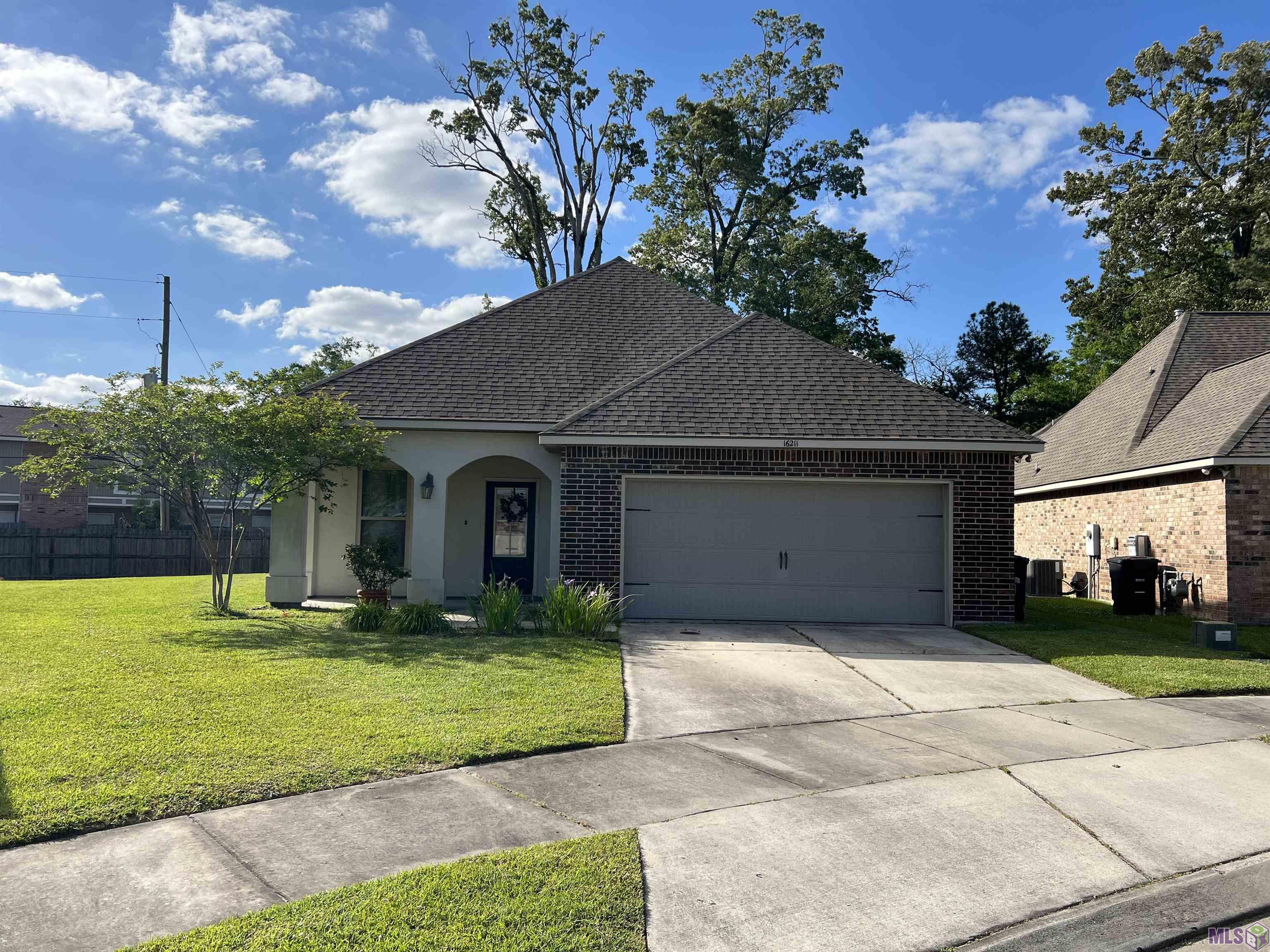 16211 White Rose Drive Baton Rouge, LA 70817 - Photo 2 of 7