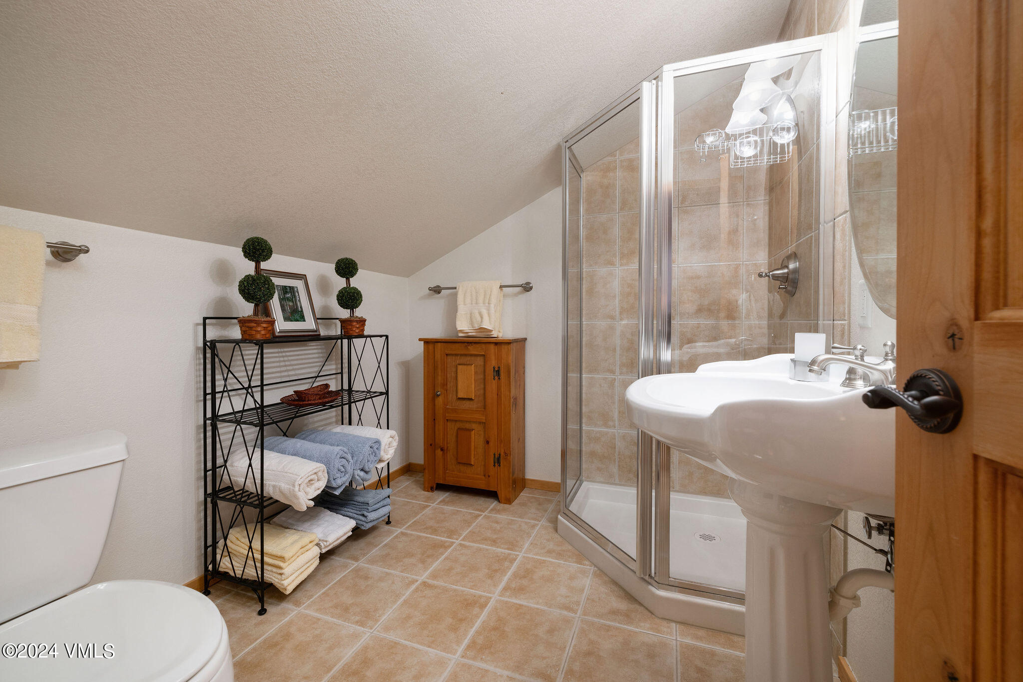 186 Willis Place, Unit 186 Beaver Creek, CO 81620 - Photo 20 of 28 Loft Bathroom