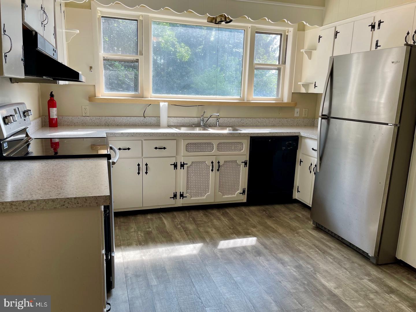 692 Lenni Road Aston, PA 19014 - Photo 9 of 28 a kitchen with granite countertop a refrigerator a sink and a stove