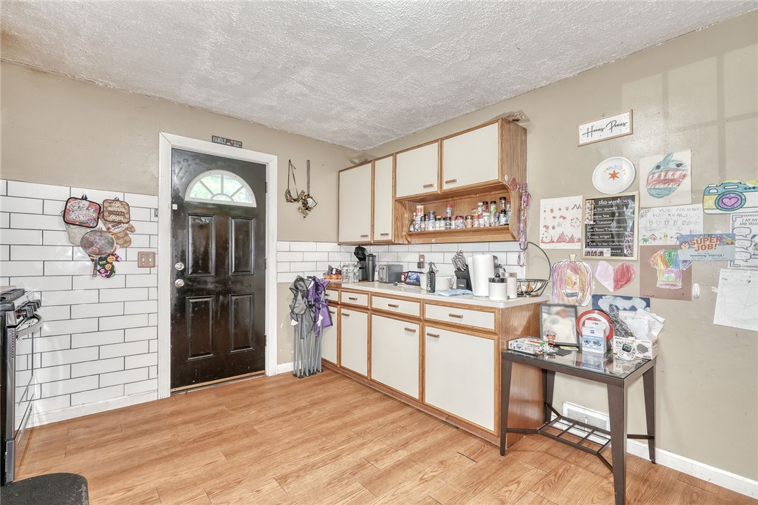 177 Weyl Street Rochester, NY 14621 - Photo 6 of 34 Gallery Image 6