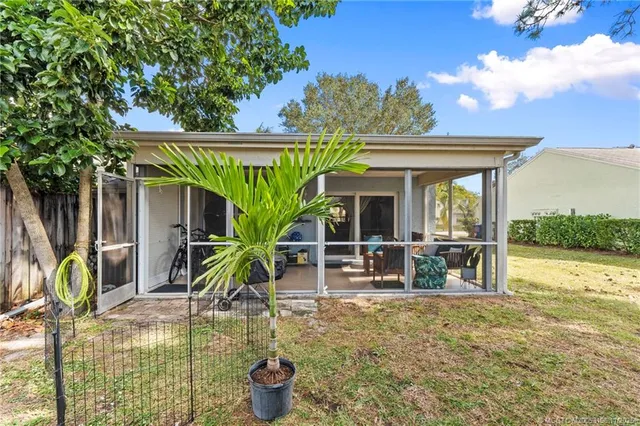 $2,400 | 111 Oakwood Drive, Jupiter, FL 33458