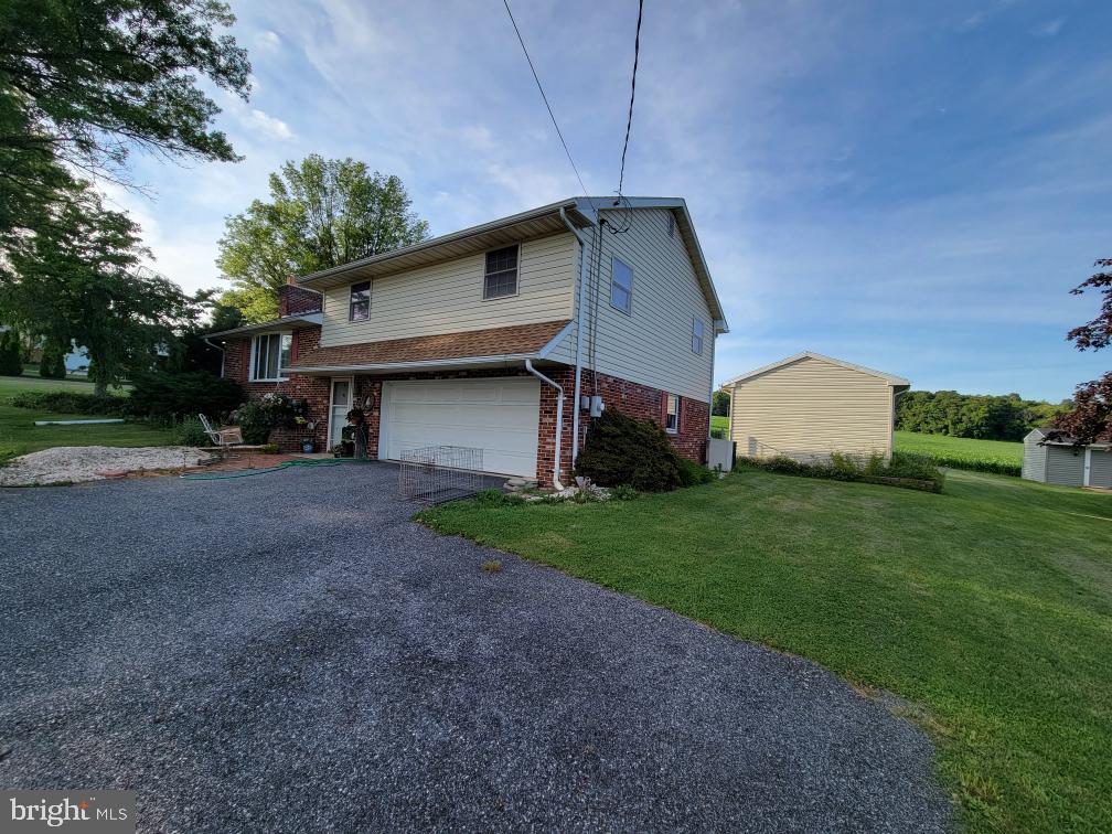 915 Witmer Road York, PA 17406 - Photo 4 of 10 Gallery Image 4