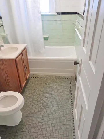 a view of house with a yard