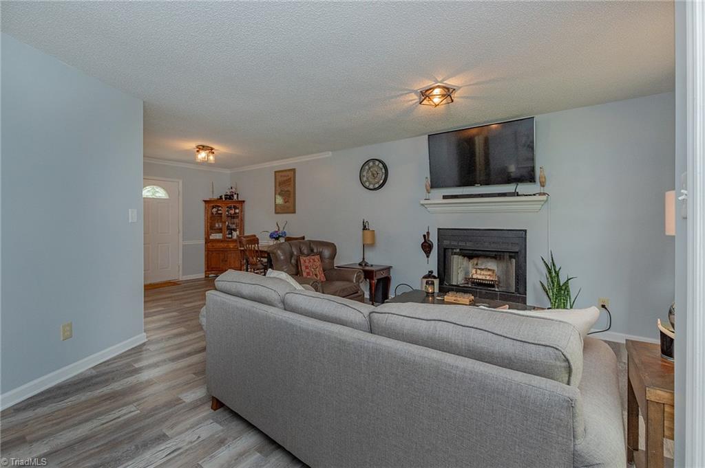 7741 Hampton Road Clemmons, NC 27012 - Photo 4 of 39 Gallery Image 4