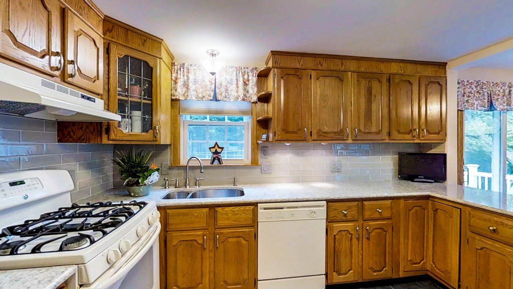 25 William Road Billerica, MA 01821 - Photo 7 of 30 Gallery Image 7