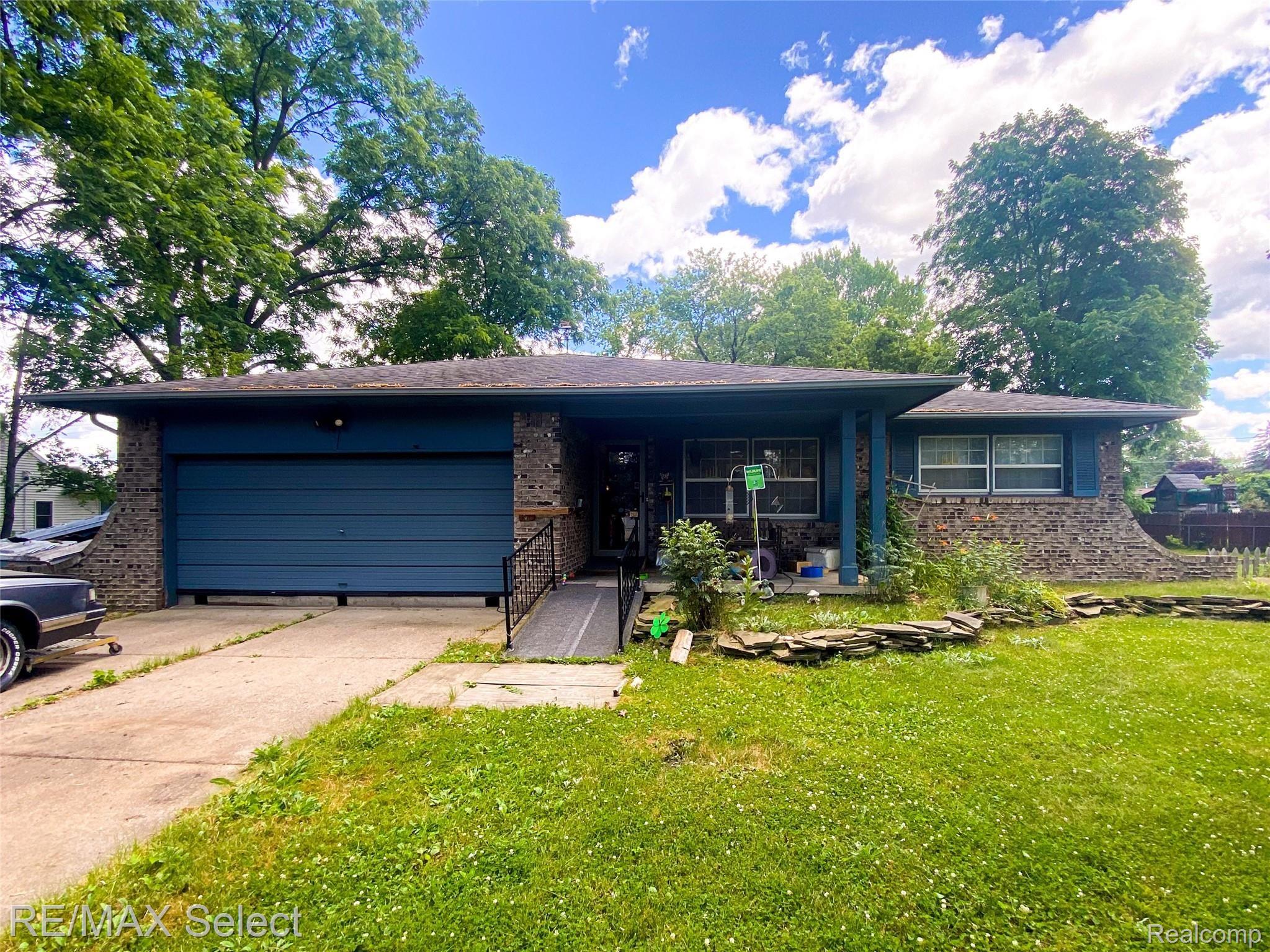 4290 North Genesee Road Flint, MI 48506 - Photo 1 of 24 IMG_4931.JPG