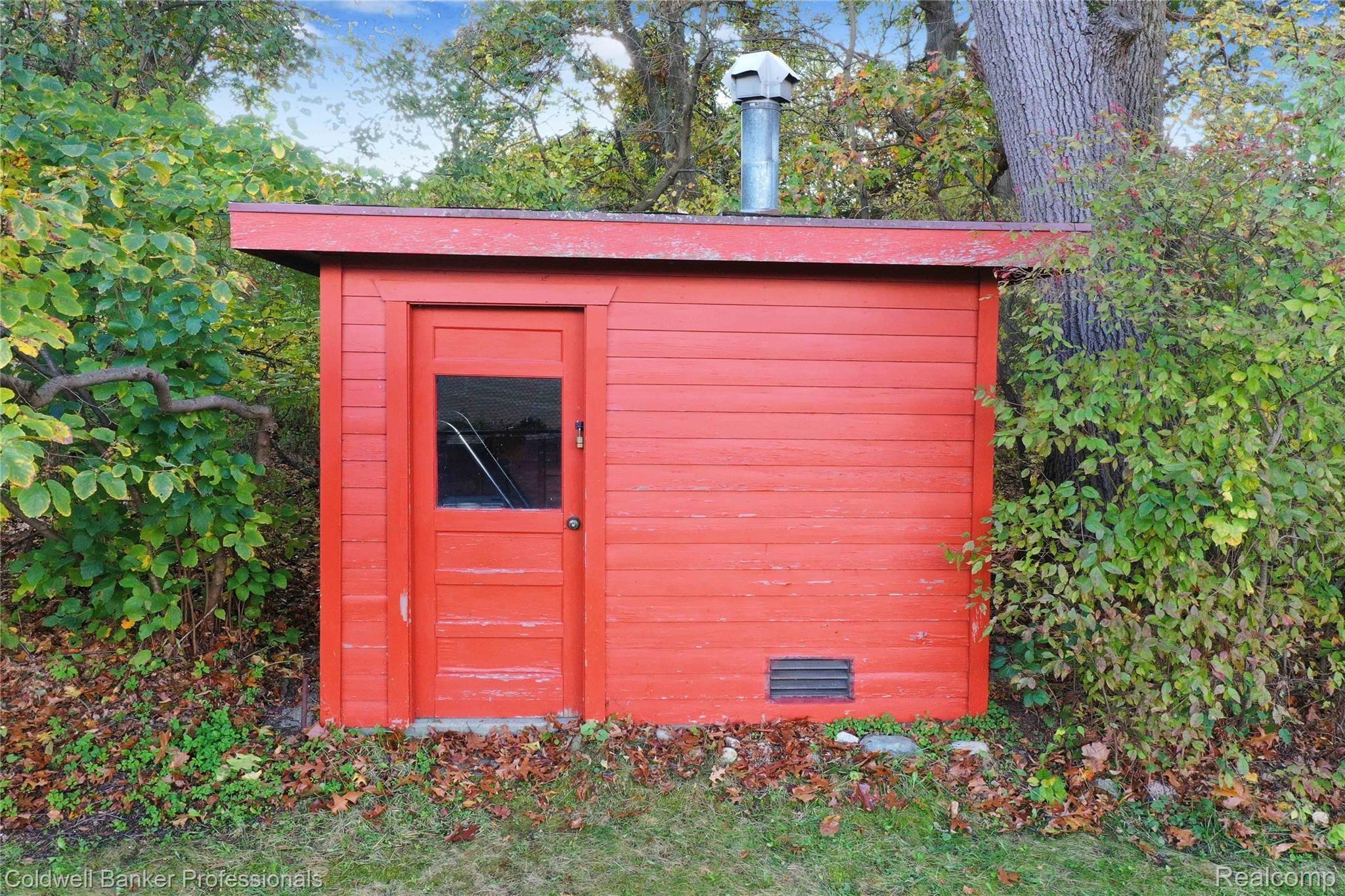 827 Brantford Road Rochester, MI 48306 - Photo 37 of 40 DJI_0125.jpg