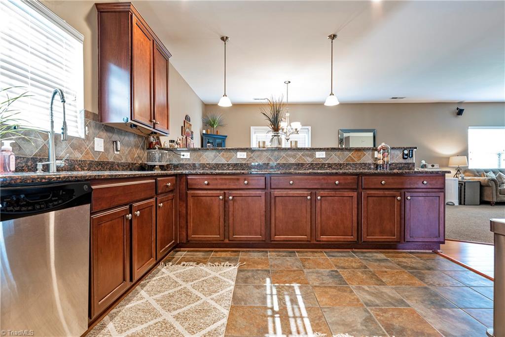 210 Everidge Road Winston-Salem, NC 27103 - Photo 9 of 28 Gallery Image 9
