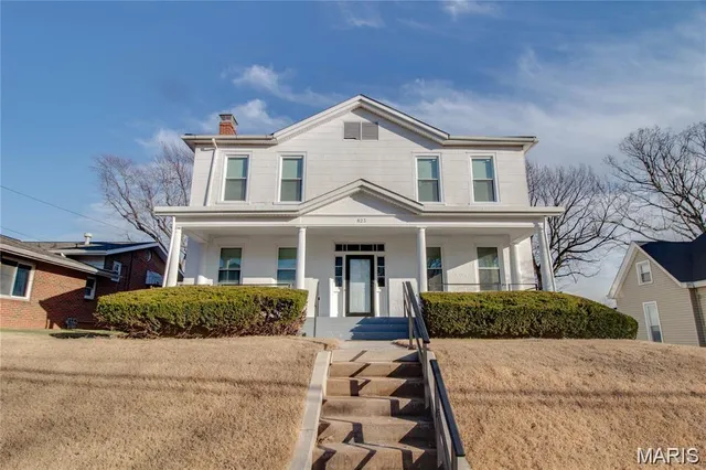 $1,950 | 823 Langdon Street, Alton, IL 62002