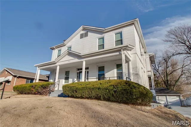 $1,950 | 823 Langdon Street, Alton, IL 62002