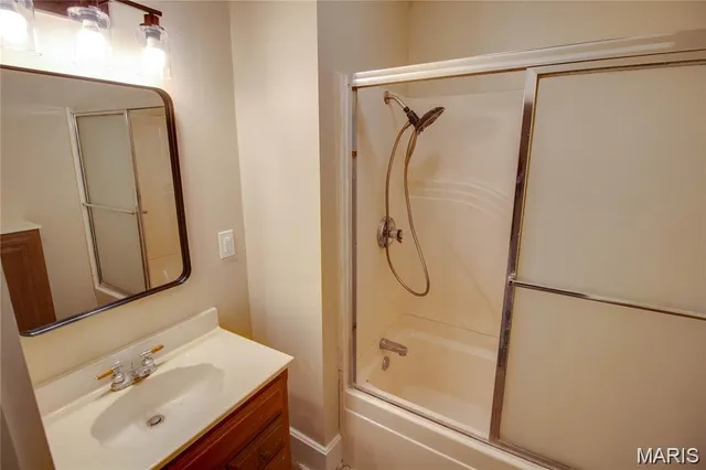 $1,950 | 823 Langdon Street, Alton, IL 62002