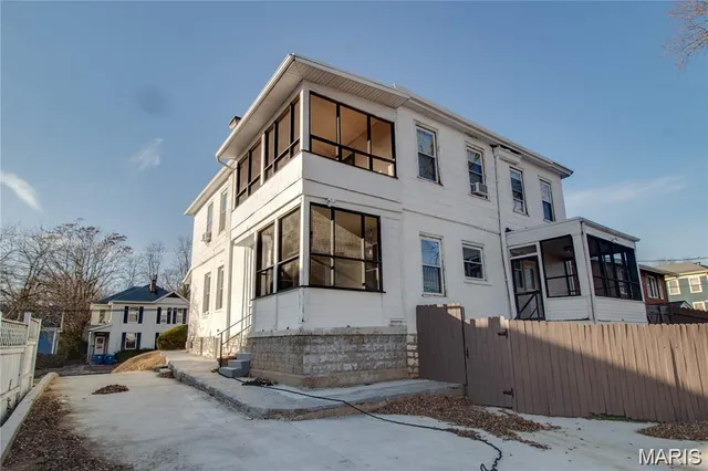 $1,950 | 823 Langdon Street, Alton, IL 62002