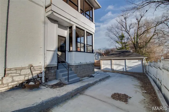 $1,950 | 823 Langdon Street, Alton, IL 62002