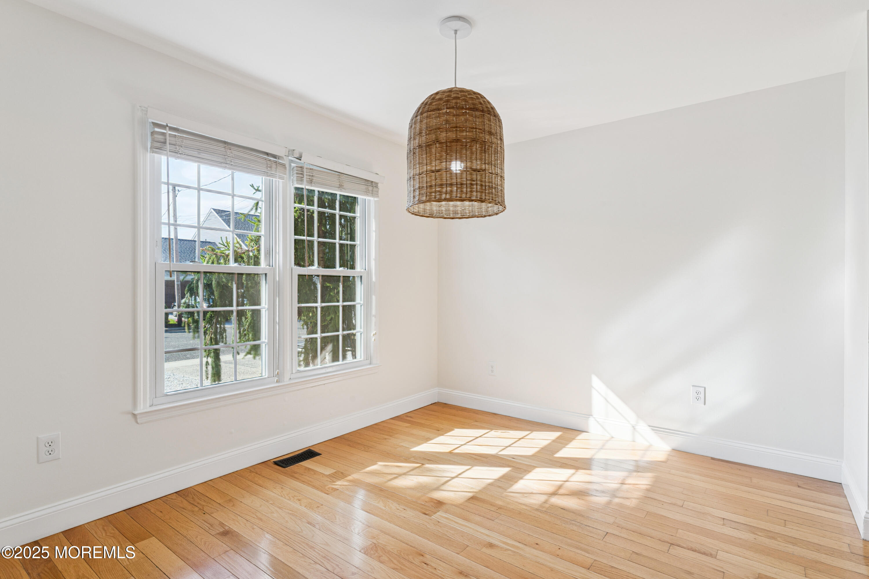 1504 Ivy Road Point Pleasant, NJ 08742 - Photo 5 of 28 photos_high_resolution_HOM01927