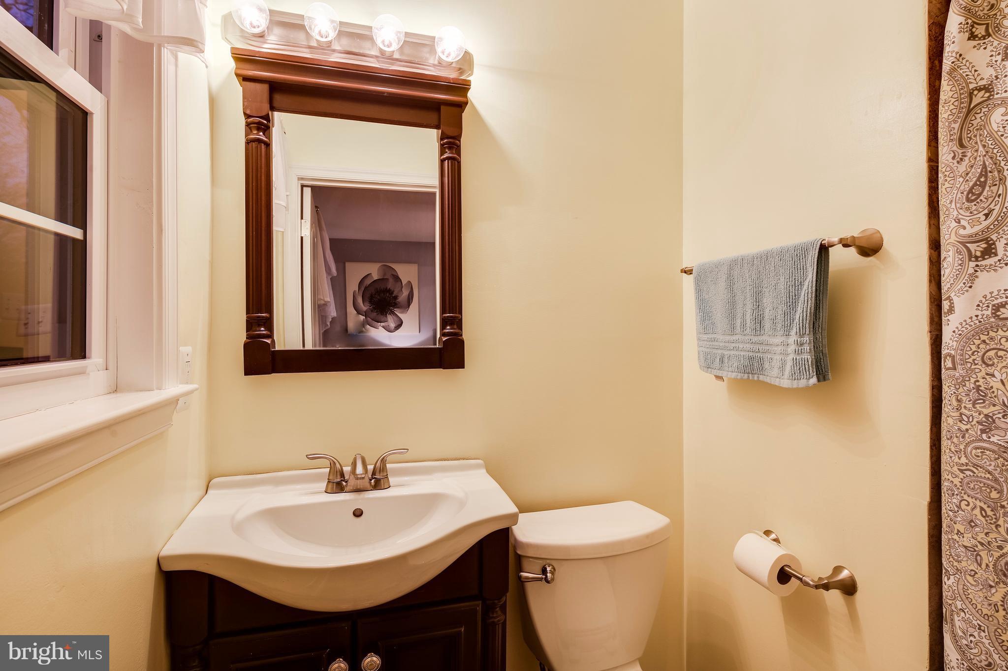 915 Breezewick Road Towson, MD 21286 - Photo 20 of 30 Bath (Master)