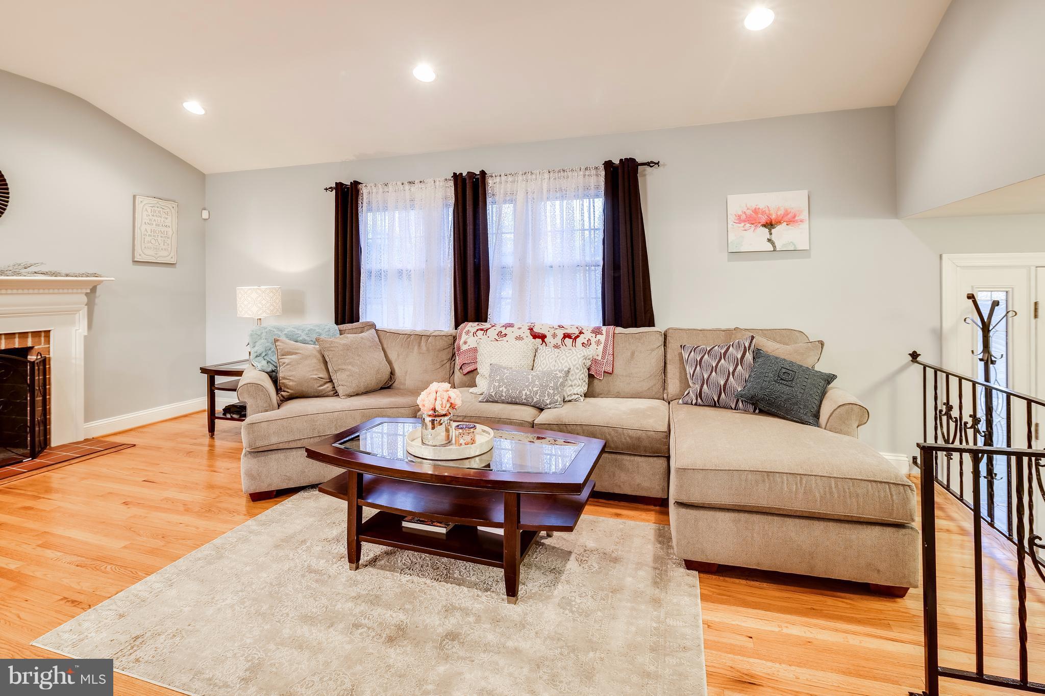 915 Breezewick Road Towson, MD 21286 - Photo 10 of 30 Living Room