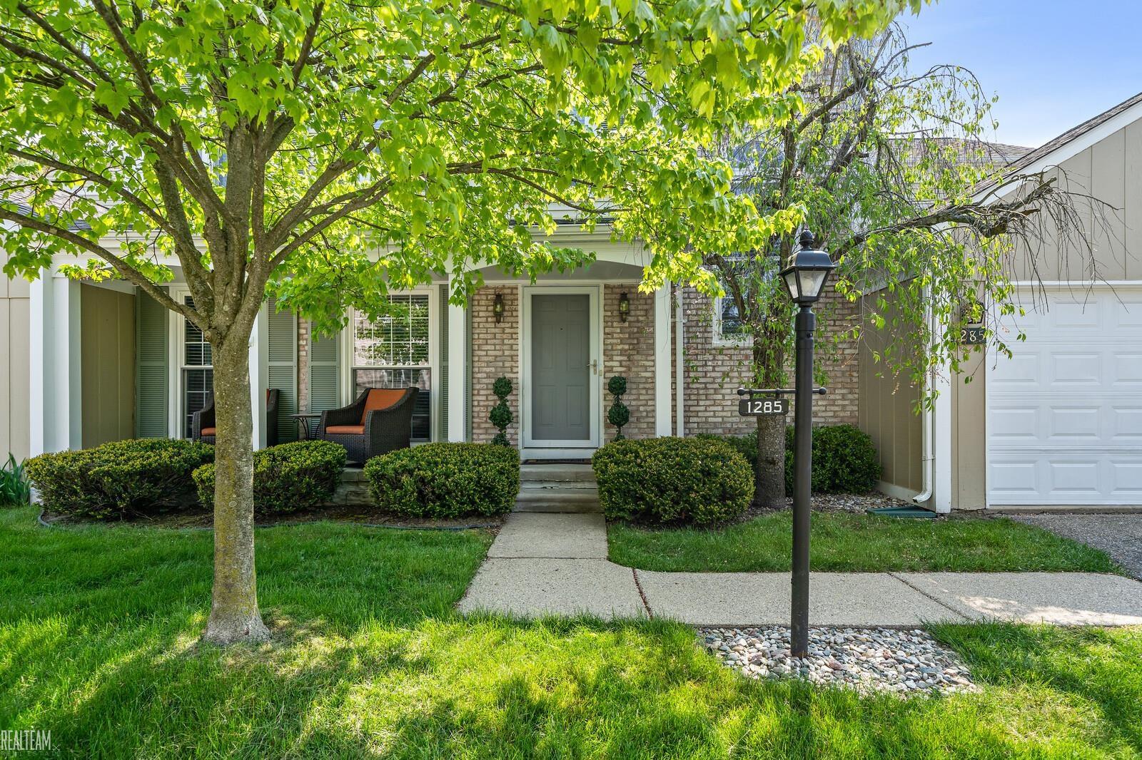 1285 Lamplighter Lane Rochester Hills, MI 48306 - Photo 2 of 39