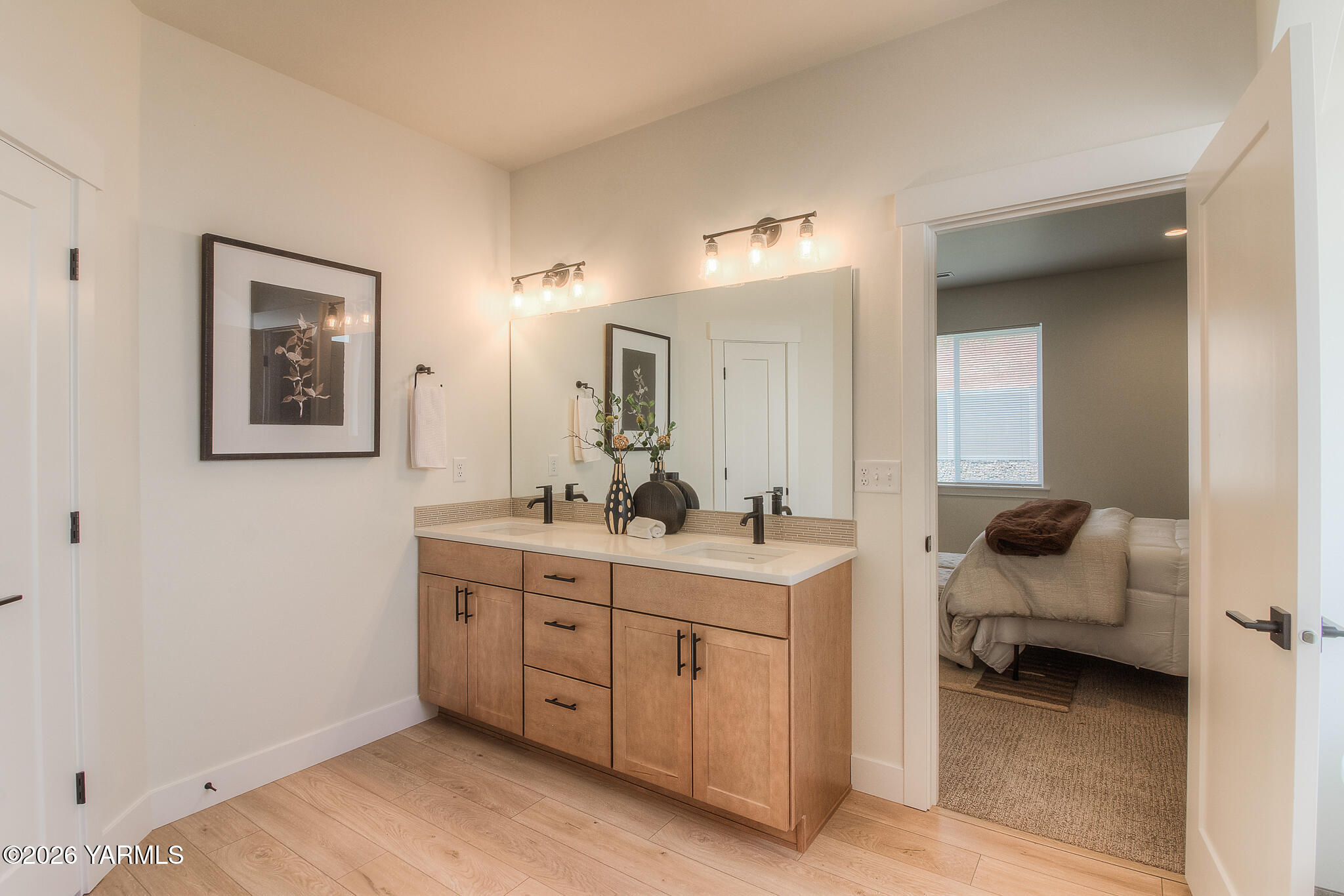 404 South 90th Avenue Yakima, WA 98908 - Photo 15 of 21 Guest Bath #1