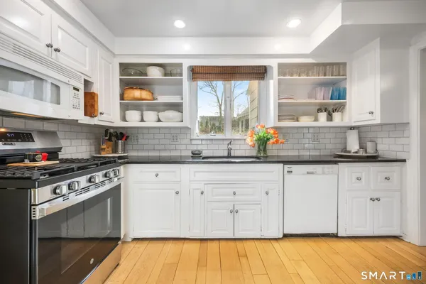 $2,395,000 | 16 Libby Lane, Darien, CT 06820