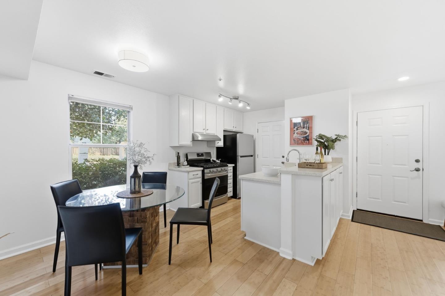 805 North San Antonio Road Los Altos, CA 94022 - Photo 6 of 26