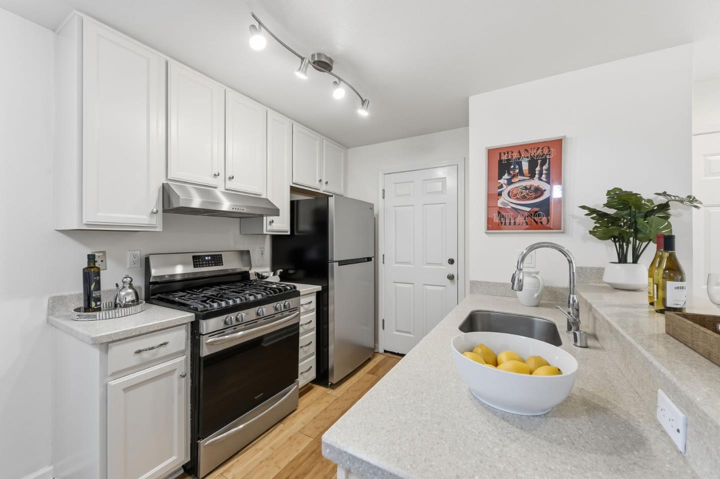 805 North San Antonio Road Los Altos, CA 94022 - Photo 7 of 26