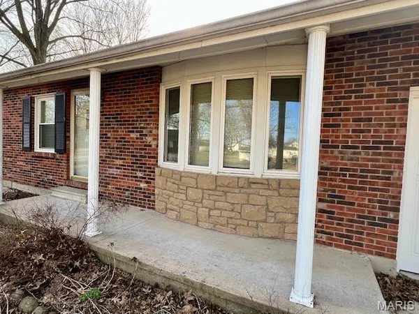 $242,900 | 904 A Sycamore Street, Germantown, IL 62245