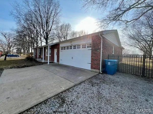 $242,900 | 904 A Sycamore Street, Germantown, IL 62245