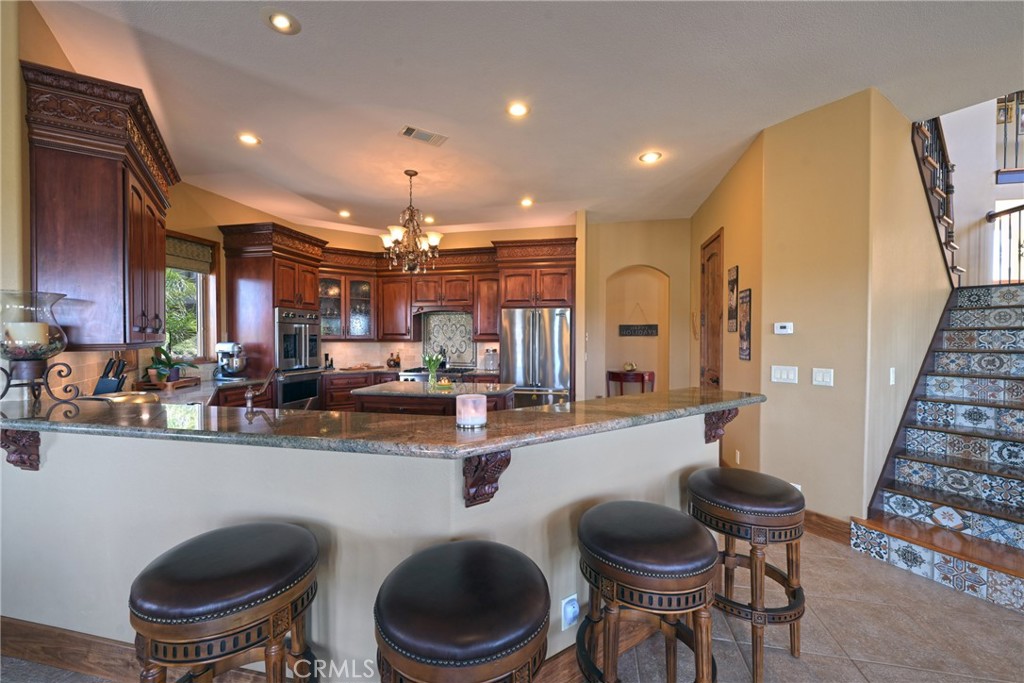 38101 Vía Lobato Temecula, CA 92592 - Photo 15 of 67 a kitchen with a table and chairs