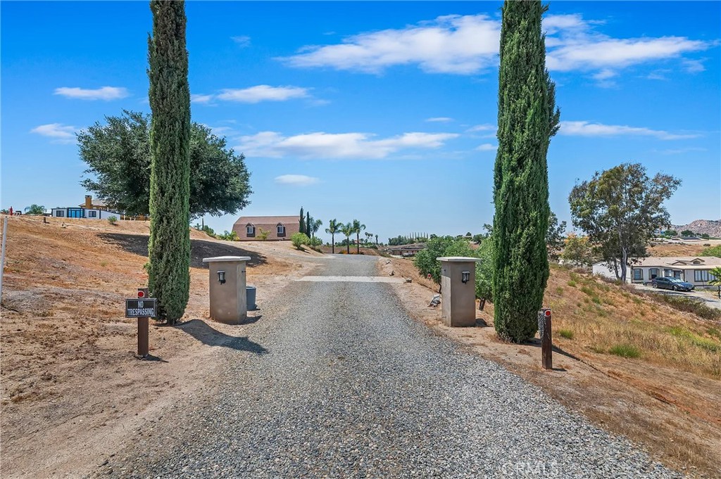 38101 Vía Lobato Temecula, CA 92592 - Photo 45 of 67 a view of a city street