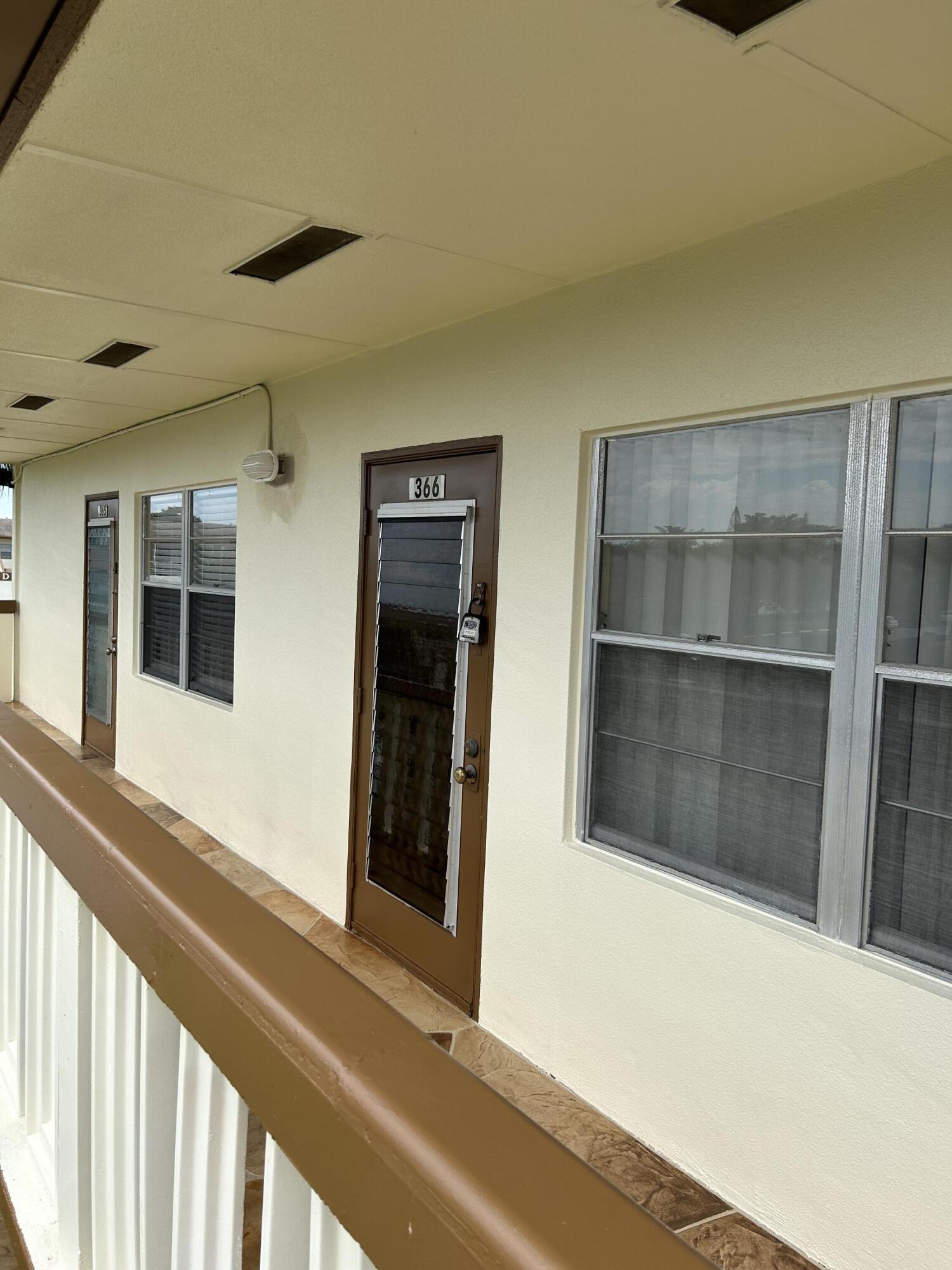 366 Mansfield I Boca Raton, FL 33434 - Photo 14 of 17 Catwalk