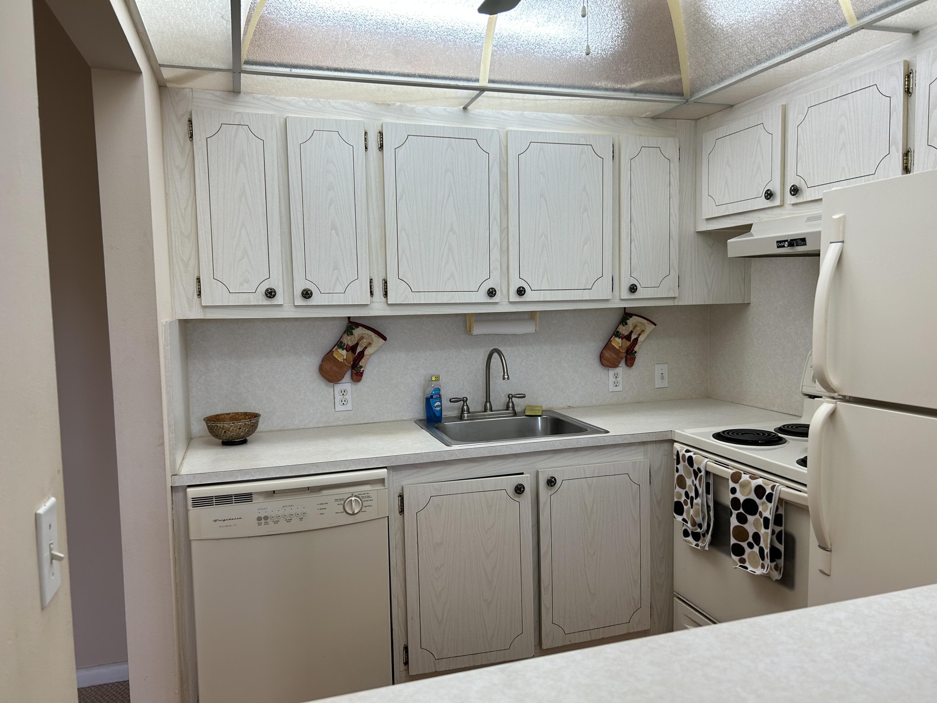 366 Mansfield I Boca Raton, FL 33434 - Photo 5 of 17 Kitchen
