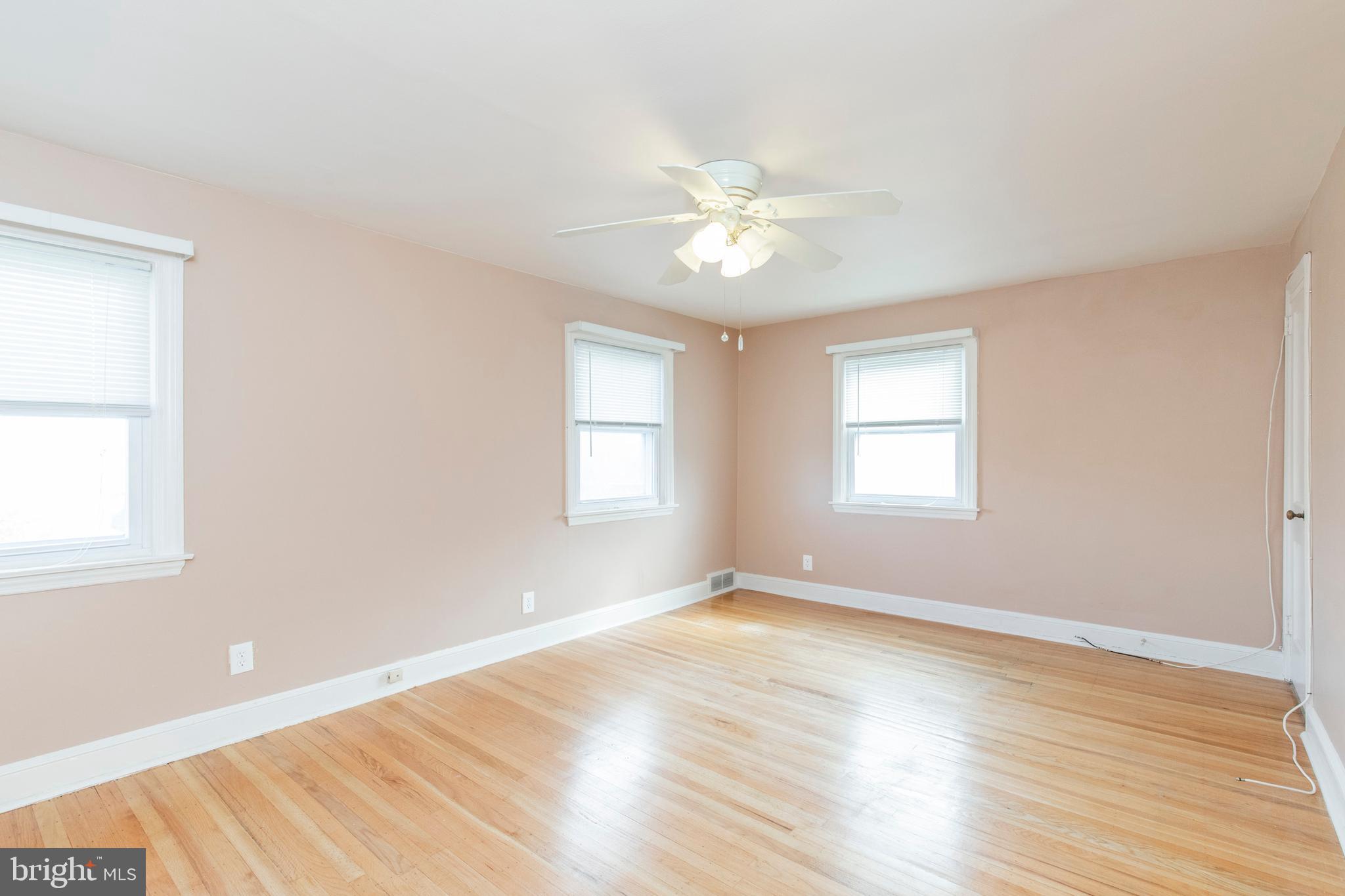 822 Laurel Road Yeadon, PA 19050 - Photo 15 of 28 Main Bedroom