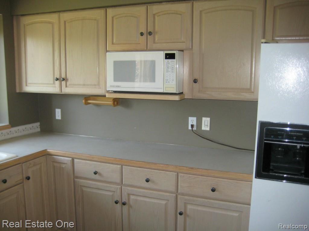 1296 Kingsview Avenue Rochester, MI 48309 - Photo 17 of 34 IMG_1206.jpg