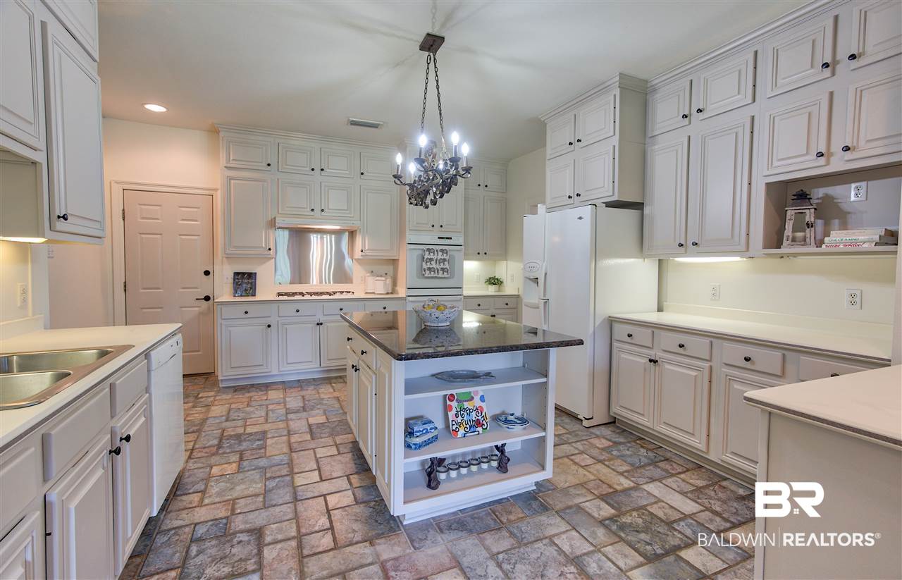 102 Sandhill Court Fairhope, AL 36532 - Photo 12 of 34 Kitchen