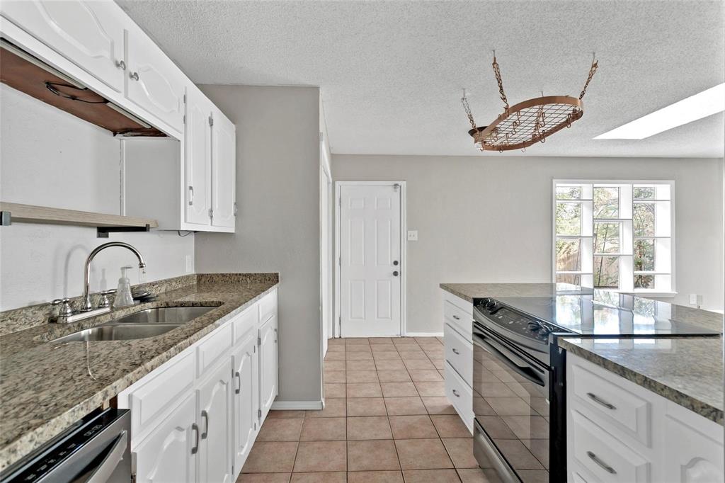 6104 Kelly Elliott Road Arlington, TX 76001 - Photo 13 of 25